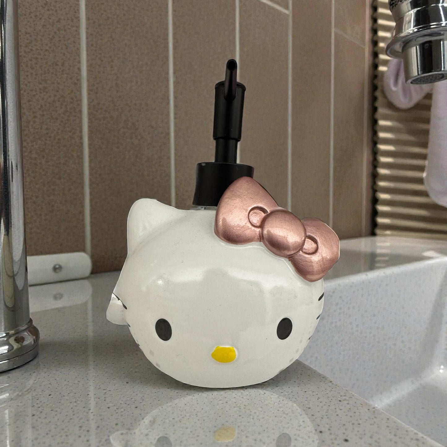 Soap dispenser - Hello Kitty head